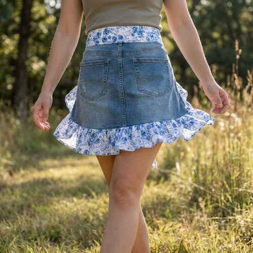 👖 Denim Echo Ruffle Apron – Upcycled Vintage Jean with Floral Lace